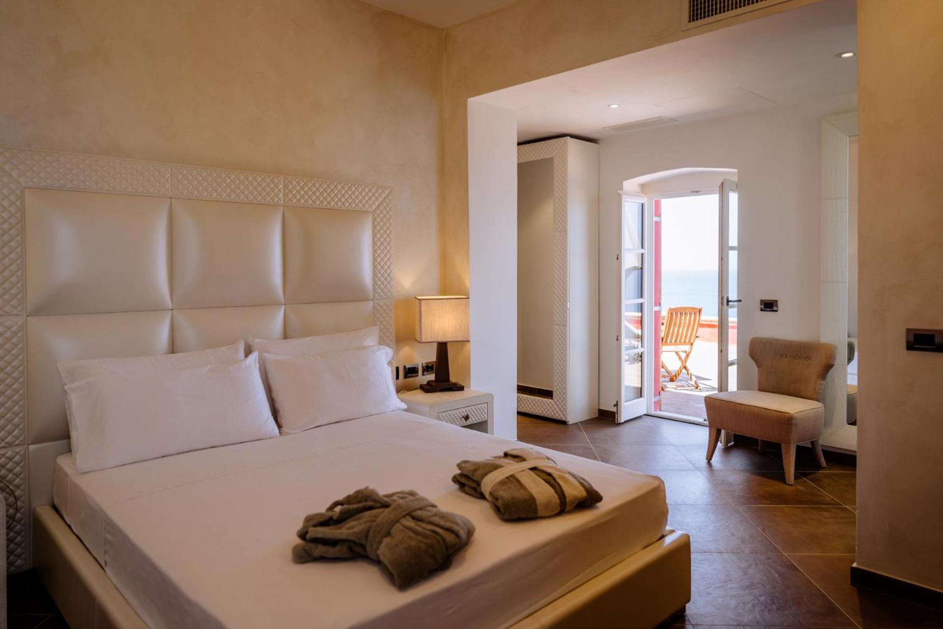 Resort Faro Di Punta Fenaio Campese  Exterior photo